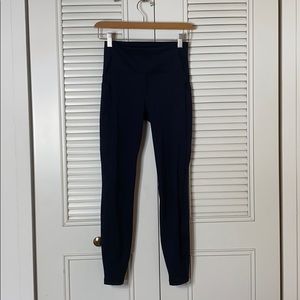 black athletic leggings with pockets